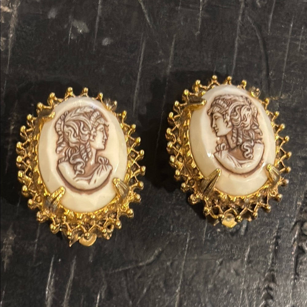 Vintage Florenza Victorian Revival Cameo Earrings Gold Tone Earrings Signed​​